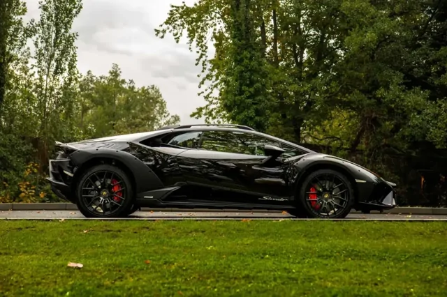 Шесть конфискованных премиальных и люксовых машин продадут на аукционе