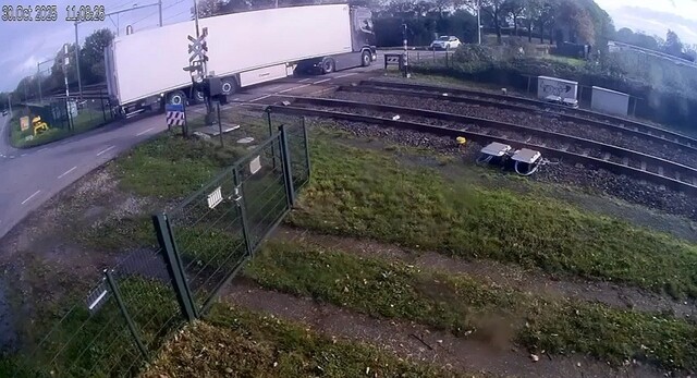 Очередной профессионал на ЖД переезде