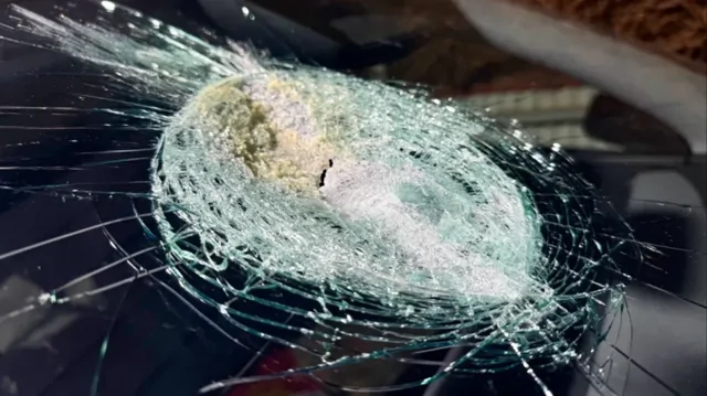 В электрокар Tesla попал метеорит: водителя спас автопилот FSD