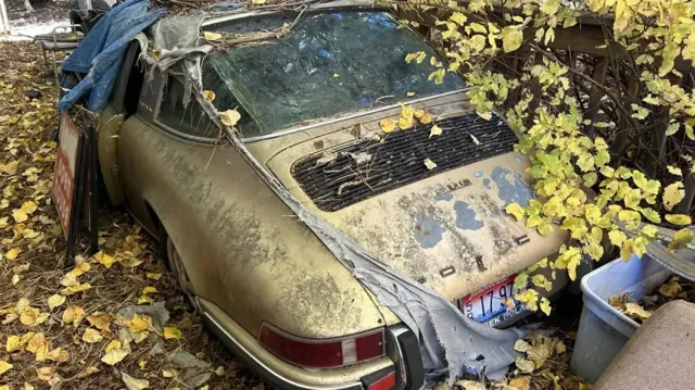 В США спасли Porsche 911, забытый на улице на 31 год