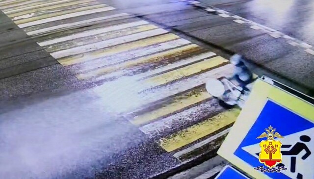 Пытался проехать по пешеходному переходу на велосипеде