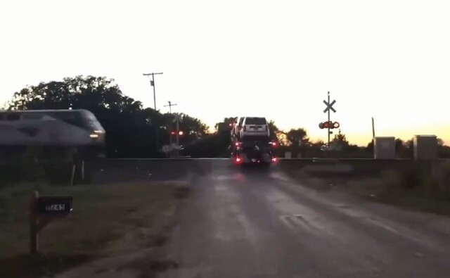 Автовоз с машинами против поезда