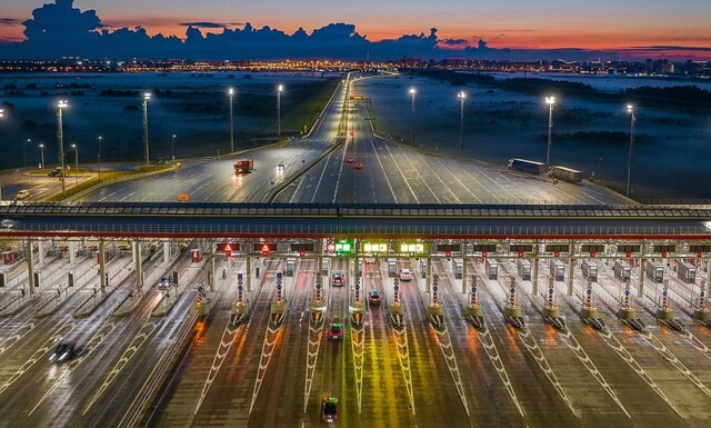 Льготный проезд для электромобилей по платным трассам продлят на 2026 год