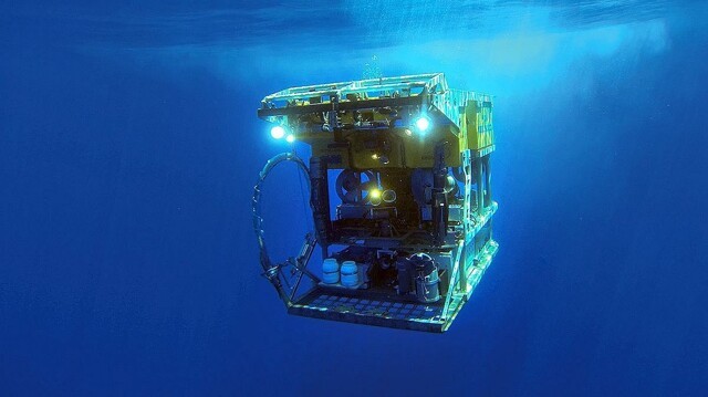Как будто сверлили перфоратором: на глубине 2 км в океане нашли загадочные ряды отверстий