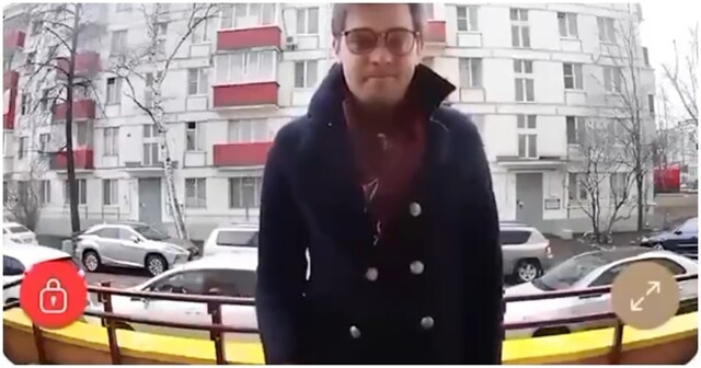 Житель Санкт-Петербурга просит прощения у своей девушки через домофон