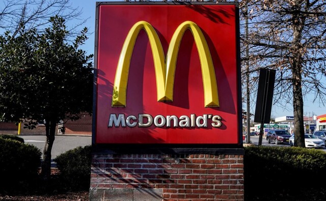 McDonald's временно закрывает свои офисы в США для сокращения персонала