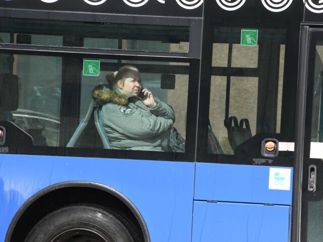 В Санкт-Петербурге парень подрался с пожилым мужчиной из-за места в троллейбусе