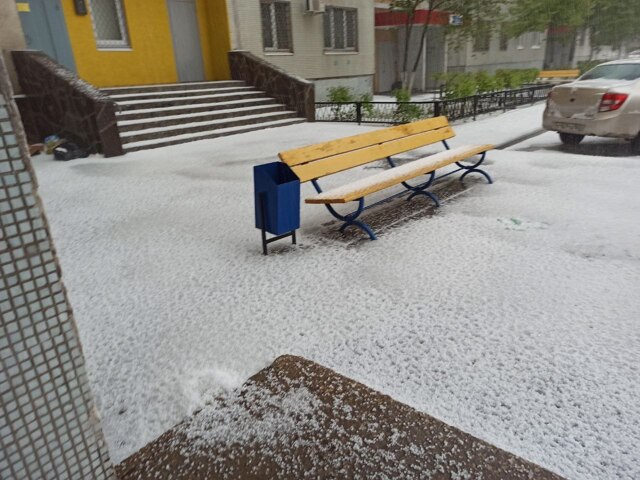 В Тольятти выпал град со снегом