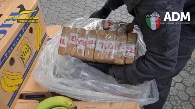 Почти три тонны кокаина пытались перевести в бананах в Армению