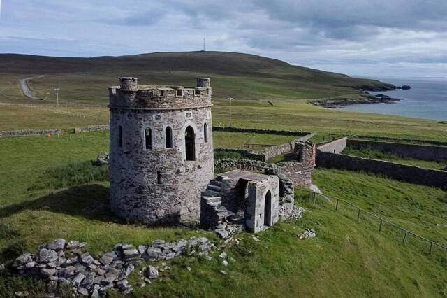 Замок на острове в Шотландии продается всего за 3 млн рублей — но есть один нюанс