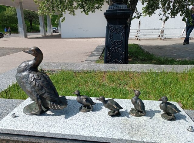 В Ярославле украли скульптуру мамы-утки с утятами