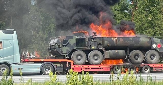 В Латвии кто-то поджёг военный бензовоз НАТО