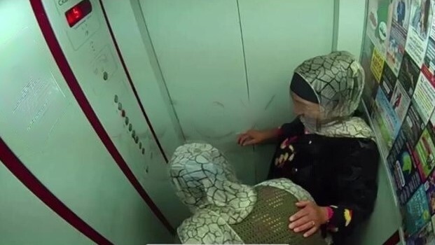 В Сургуте мигрантки из Средней Азии справили нужду в лифте