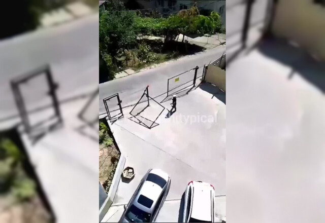 Мужчина напал на забор в Сочи