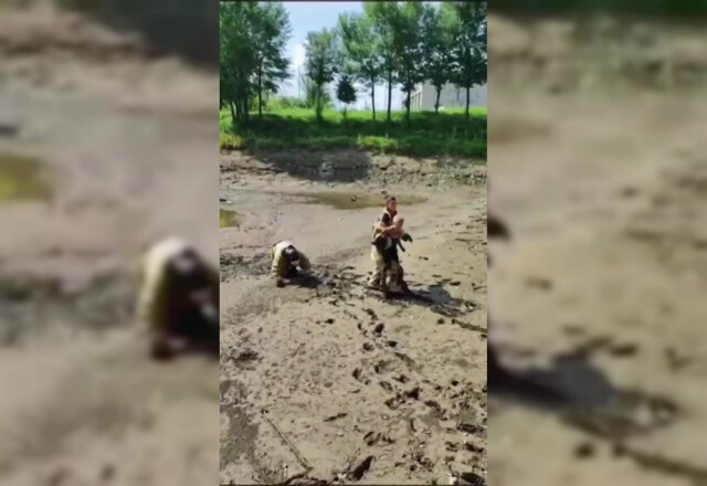 В Приморье спасатели помогли ребенку, по пояс увязшему в грязи