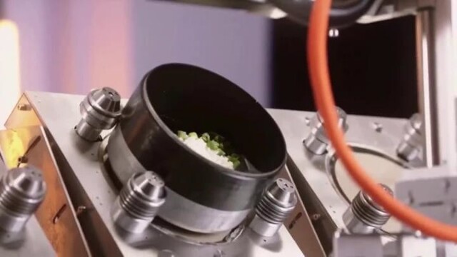 Компания Beastro разработала робота повара, который может готовить до 75 блюд в час