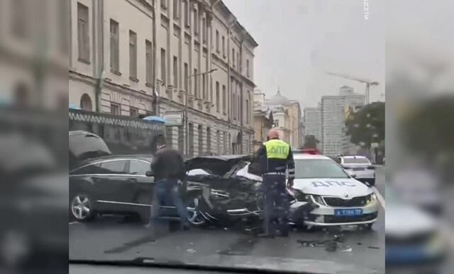 Москвич попал в эпичную аварию: ему даже не пришлось вызывать инспекторов