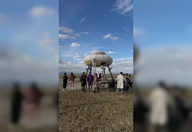 Десятки тысяч участников фестиваля Burning Man заблокированы в пустыне из-за проливных дождей