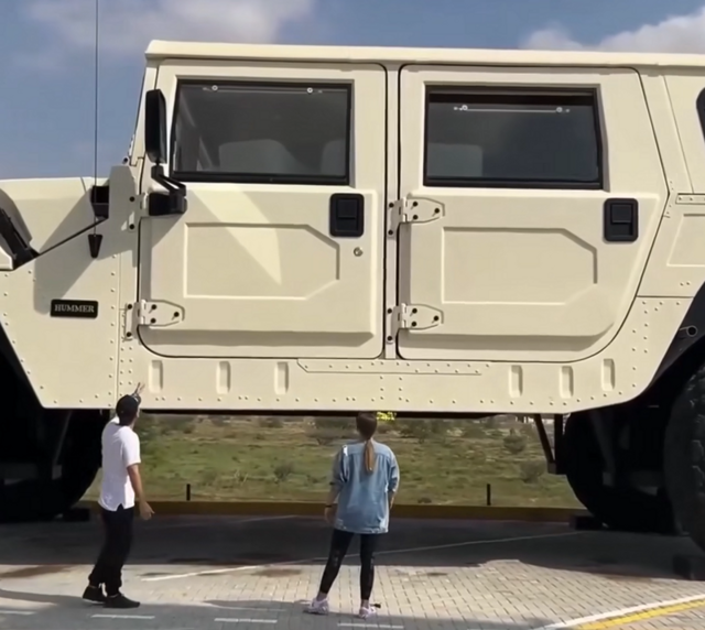 Красиво жить не запретишь: шейх из Арабских Эмиратов решил создать Hummer H1