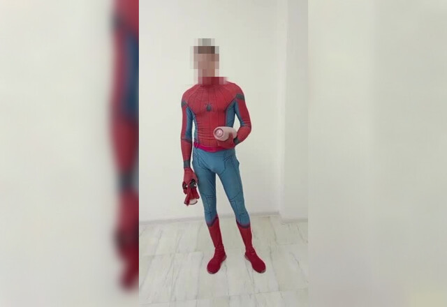 В Анапе полицейские задержали человека-паука за кражу музыкальной колонки