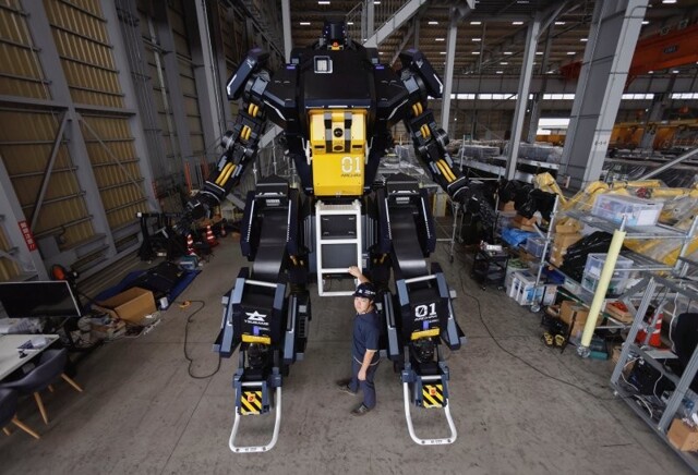 В Японии можно купить 4,5-метрового робота-трансформера за $3 миллиона