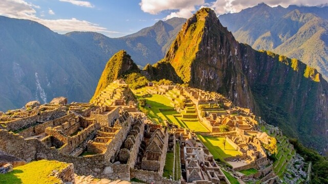 Толпы туристов вытоптали священную скалу города инков в Перу