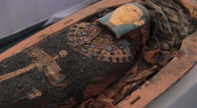 В Египте раскопали нетронутые жреческие погребения с большим количеством заупокойной утвари