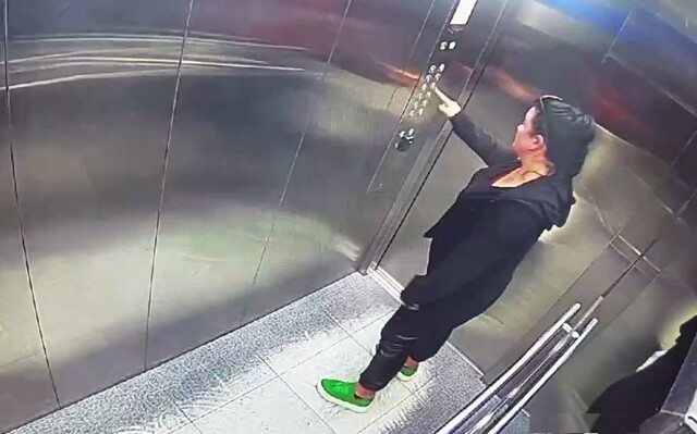 В одесском ЖК  женщина не смогла разобраться с новым лифтом
