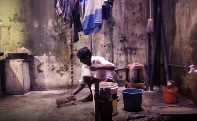 На Шри-Ланке уборщики платят, чтобы помыть душевые и уборные