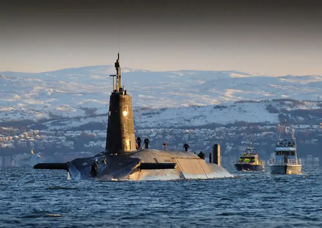 Атомная подводная лодка ВМФ Великобритании едва не утонула в Атлантическом океане