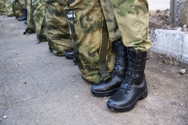 "Здравствуй, юность в сапогах!": в Госдуме предложили увеличить срок армейской службы и изменить требования к здоровью призывников