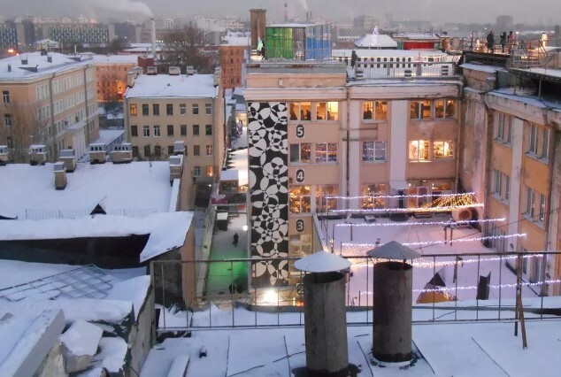 Неудачное селфи: подросток сорвался с крыши в центре Петербурга