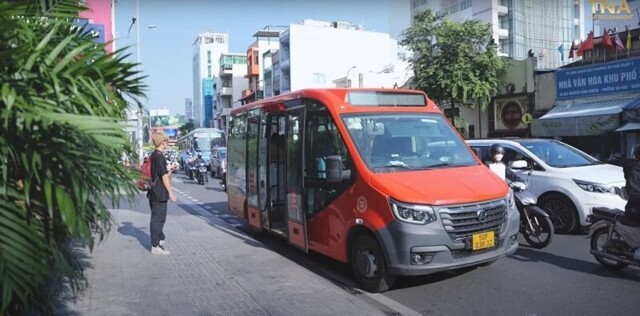 На конкурсе "Мисс Земля" во Вьетнаме участиц возят на Gazelle City