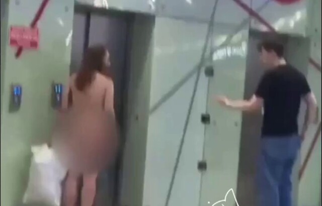 В Курске голая женщина с ребёнком разгуливала по торговому центру