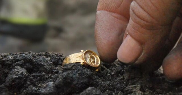 Средневековое золотое кольцо и десятки тысяч реликвий найдены в Швеции