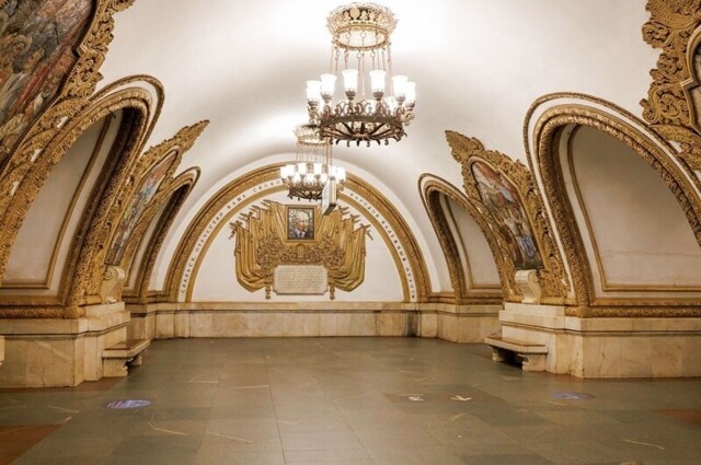 Такая разная Киевская станция московского метро⁠⁠