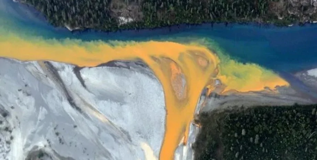 Экологический кошмар. Реки Аляски превратились в чаны с кислотой и это видно из космоса