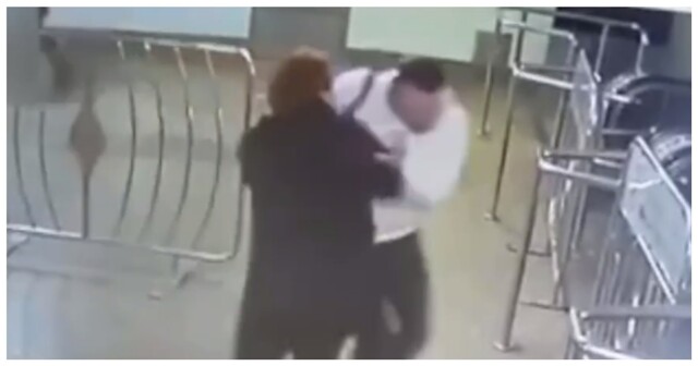 Мужчина толкнул контролёра в метро. Теперь ему грозит уголовное дело