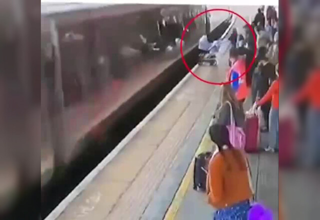 Коляска с младенцем чуть не попала под колёса несущегося поезда в Британии