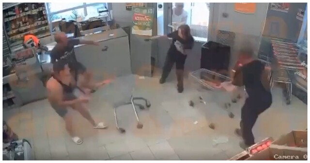 В Подмосковье девушка с ножом попыталась напасть на посетителей магазина