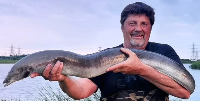 Побил 46-летний рекорд: рыбак благодаря невероятному улову прославился на всю страну
