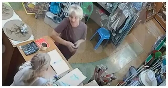 В Севастополе пенсионерка облила зеленкой продавщицу