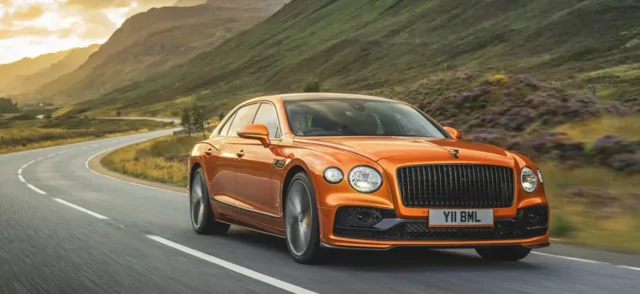 Удивительное сравнение: Bentley Continental Flying Spur стоит дешевле, чем новая Lada Vesta