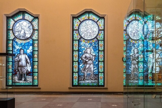 На ВДНХ  по архивным фотографиям воссоздали три утраченных стеклянных витража⁠⁠