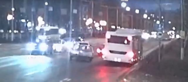 Не сработало АБС)  ДТП с участием «Ваз-2104», «Ваз-21099» и автобуса