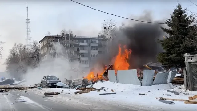 Момент взрыва в жилом доме в Тобольске попал на видео