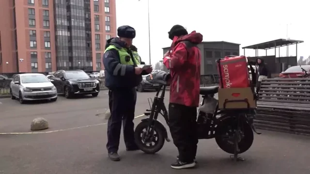 В Петербурге изъяли более 160 электровелосипедов в ходе проверки курьеров
