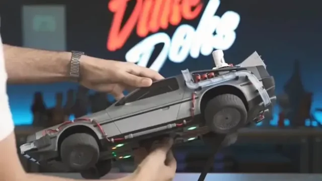 Модель DeLorean из «Назад в будущее», распечатанная на 3D-принтере