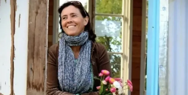 Женщина 10 лет ничего не покупает, потому что полностью отказалась от денег