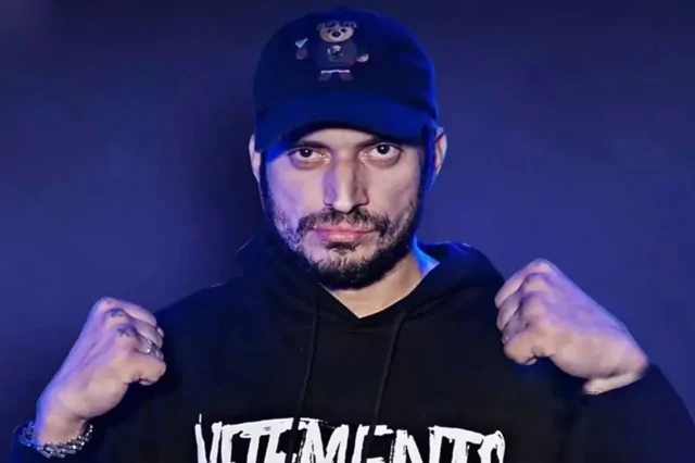 Умер Паша Техник